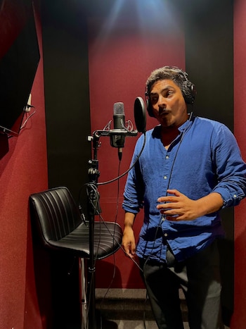 Erick Elera anunció su debut en el doblaje y prestará su voz al Dr. Theo Rising en la versión latinoamericana de ‘PAW Patrol: La Dino Película’.