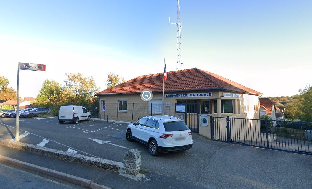 Gendarmería en Livernon, Francia.