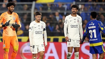 Grave denuncia del arquero de Corinthians tras el partido con Rosario Central: “No sé qué les pasa en la cabeza, se creen más humanos que nosotros”