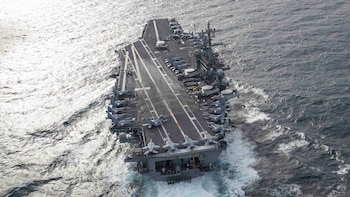 El gignatesco portaaviones USS Abraham