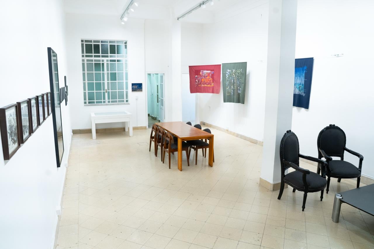 La apertura, a finales de marzo de 2026, con la muestra Alegato de lo sutil, con dibujos de Mariana Jasper y textiles de Debora Staiff