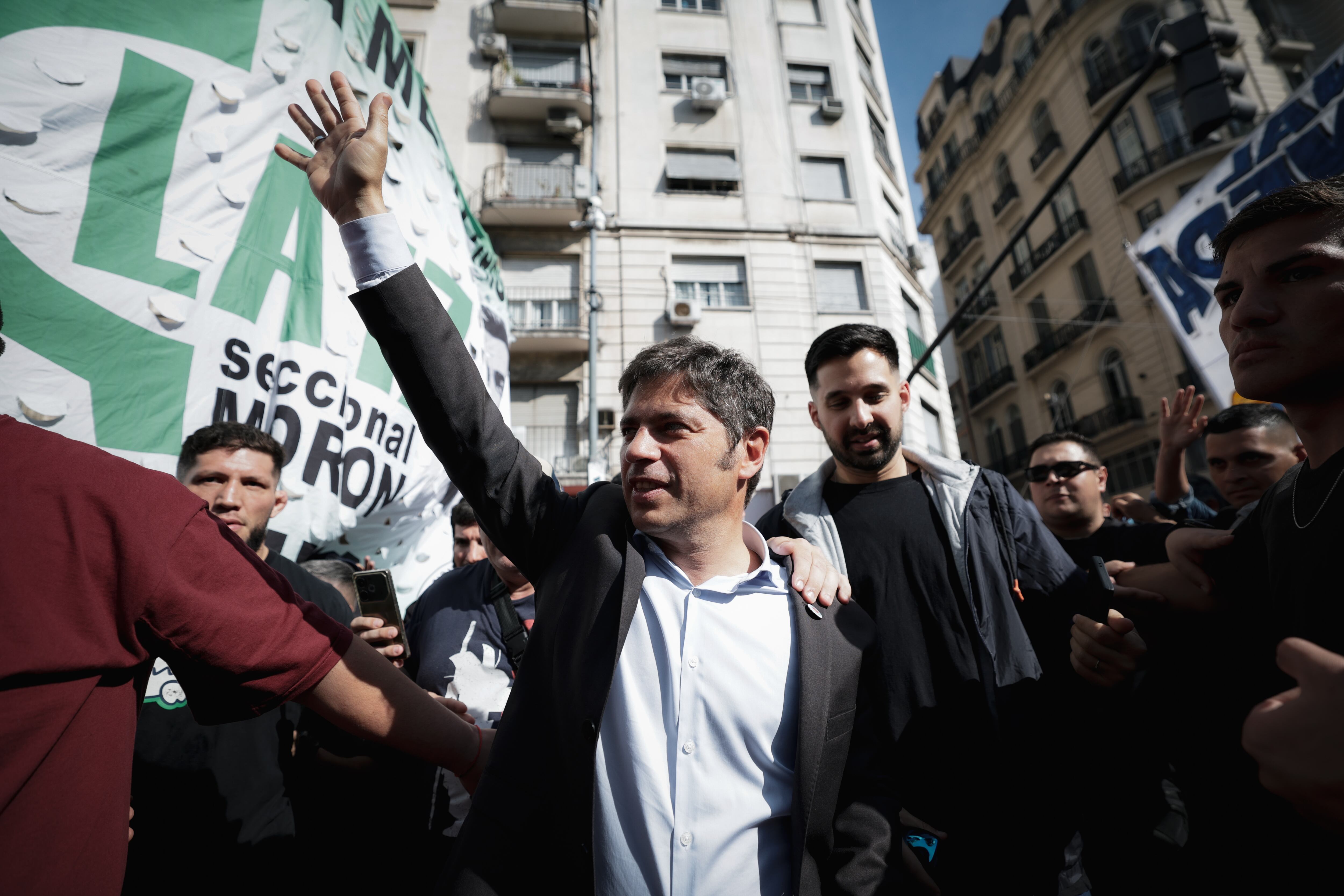 Axel Kicillof durante la marcha universitaria para rechazar los vetos de Milei