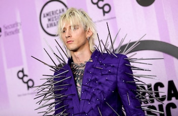 Machine Gun Kelly utiliza redes sociales para compartir su evolución musical y proyectos futuros en el rock. (REUTERS/Aude Guerrucci)