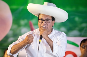 El candidato presidencial peruano del partido izquierdista Juntos por el Perú, Roberto Sánchez, habla durante un acto político este sábado, en Huaycan (Lima). EFE/ Renato Pajuelo