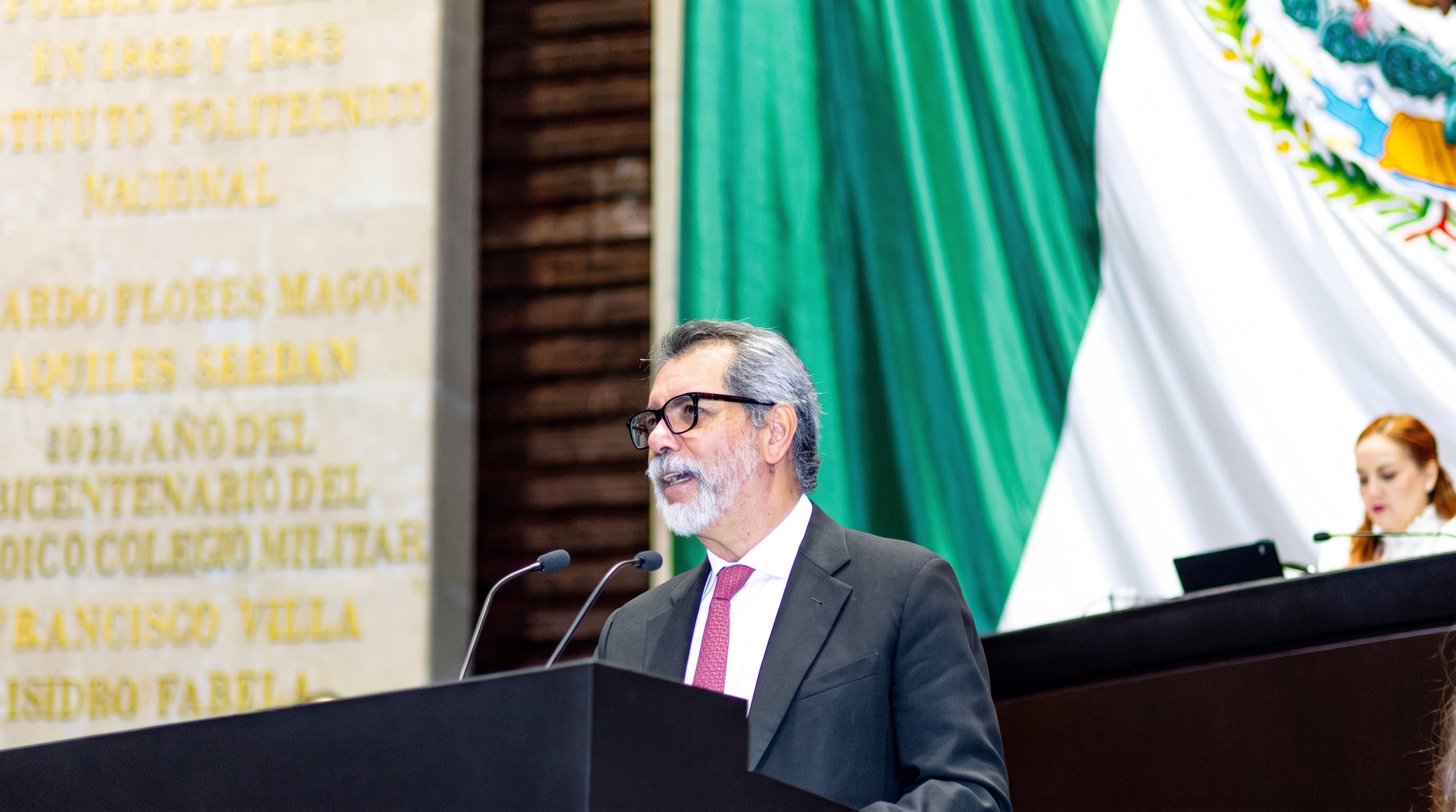 Édgar Amador defendió el Paquete Económico 2027 ante los cuestionamientos de diputados de oposición.