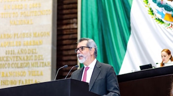 Édgar Amador defendió el Paquete Económico 2027 ante los cuestionamientos de diputados de oposición.