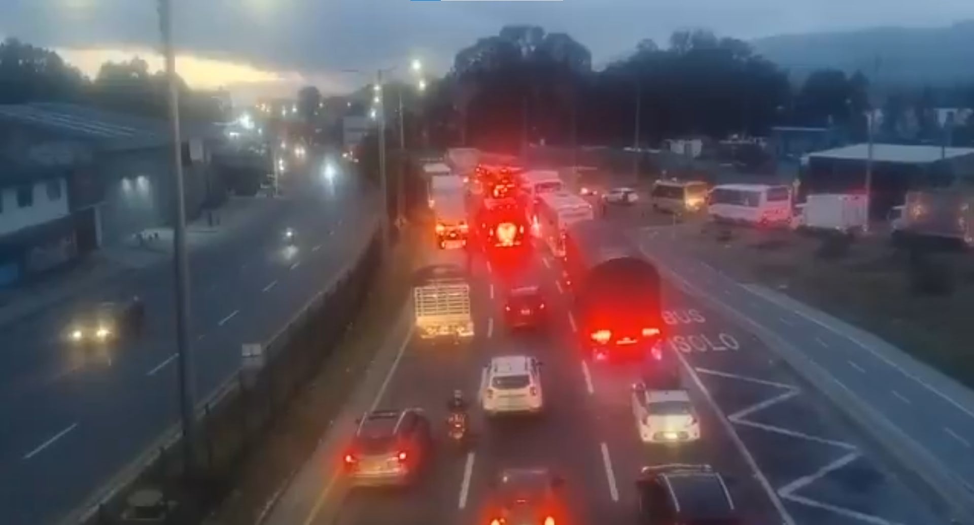 La congestión vehicular en la entrada sur de Bogotá alcanzó cerca de 11 kilómetros y duplicó los tiempos de viaje de miles de personas que regresaban del puente festivo - crédito Secretaria de Movilidad
