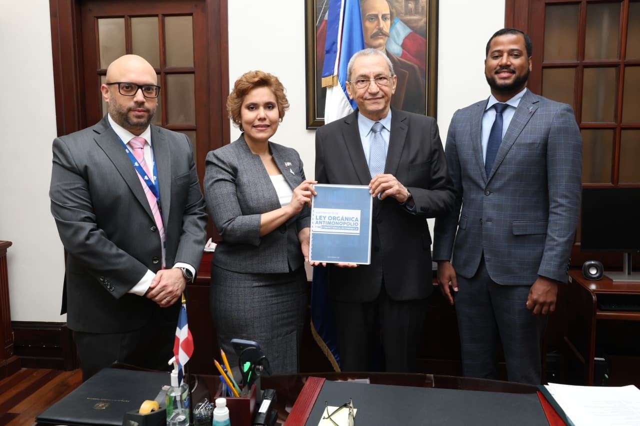 La reforma legal propuesta busca actualizar la Ley General de Defensa de la Competencia para adaptarse a los mercados globales y nacionales. (Cortesía: Presidencia de República Dominicana)