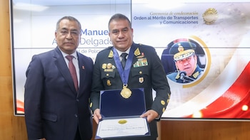 MTC condecora a Óscar Arriola en medio de críticas por nunca haber capturado a Vladimir Cerrón