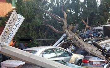 Dos vehículos fueron aplastados tras