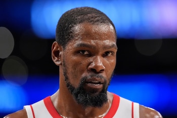 Kevin Durant reavivó un debate clásico en el baloncesto al priorizar el premio MVP sobre el campeonato de la NBA durante una entrevista pública (AP Foto/Mark J. Terrill)