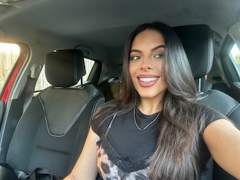 La mujer que dejó su trabajo en OnlyFans y ahora asegura que la plataforma “destruye” a quienes la usan