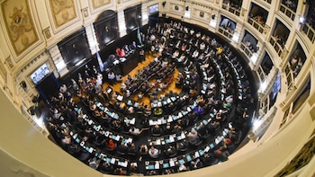 Legislatura bonaerense: cuántos empleados tiene y cuál es el costo diario por cada diputado y senador