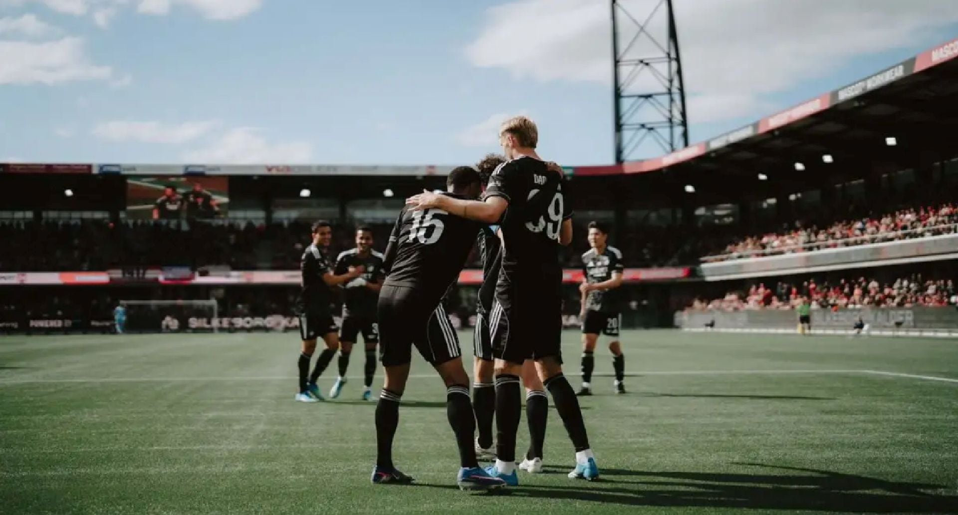 Sin hacer ruido, pero con constancia y disciplina táctica, Marcos López sostuvo el equilibrio defensivo de un Copenhague que atraviesa su mejor racha de la temporada. (Facebook F.C. / København)
