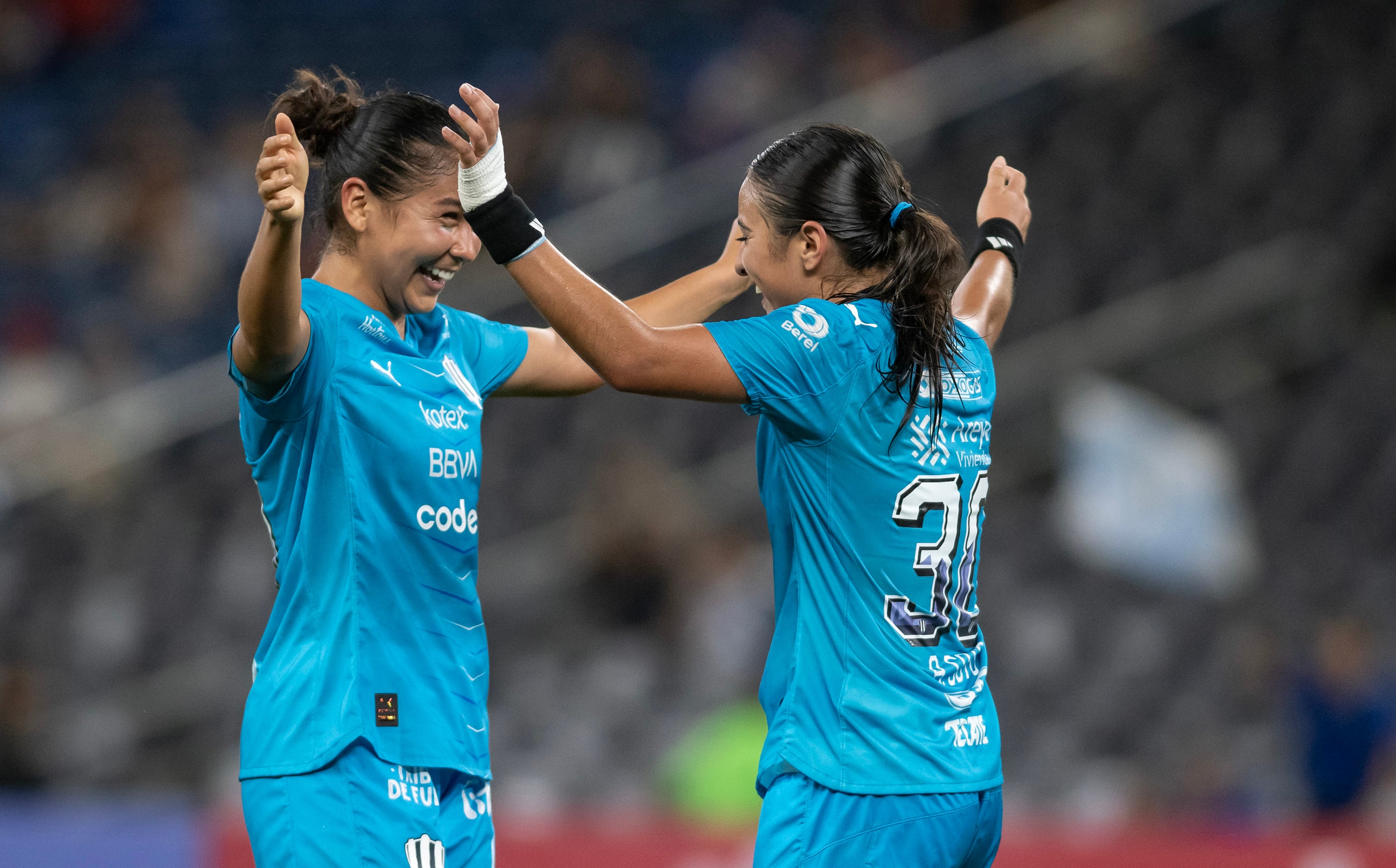 Las Rayadas se sobrepusieron a una desventaja de tres goles para conseguir avanzar a la final. (EFE/ Miguel Sierra)