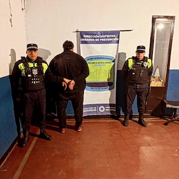 El conductor de 27 años reaccionó de manera agresiva ante la intervención de efectivos del I° Distrito Urbano de la Policía de Tucumán
