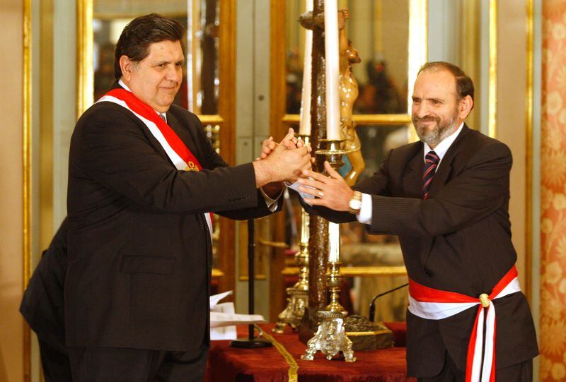 FOTO DE ARCHIVO. El presidente del Perú, Alan García, con Yehude Simon en el Palacio de Gobierno
