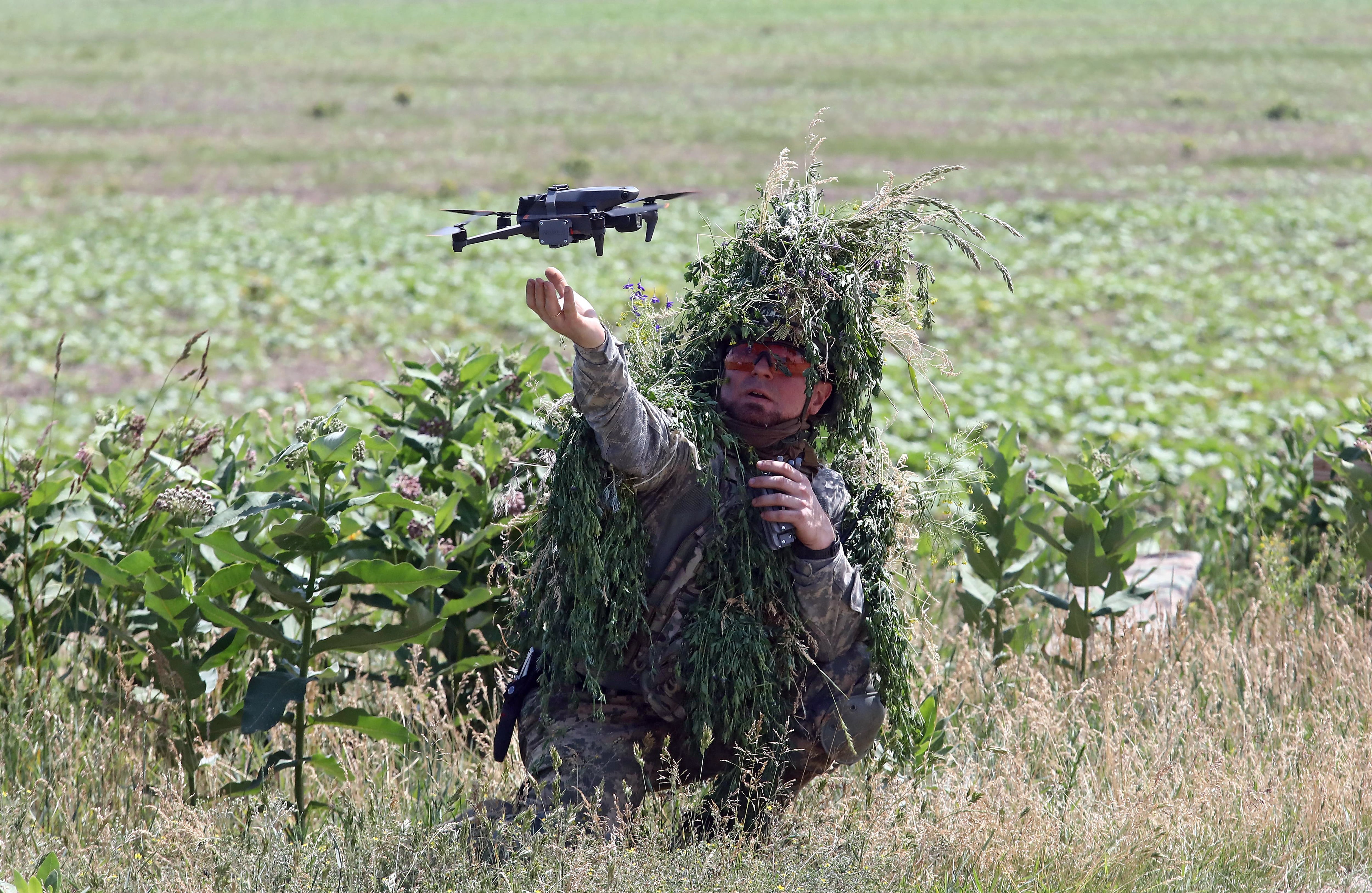 Capturar a un soldado ruso vivo otorga 60 puntos, más que matarlo, para incentivar los intercambios de prisioneros sobre la letalidad directa (Europa Press/Contacto/Volodymyr Tarasov)
