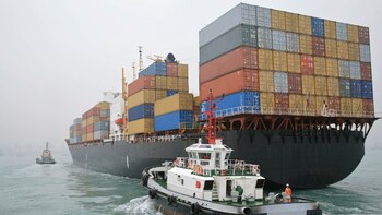 Un barco que parece carguero