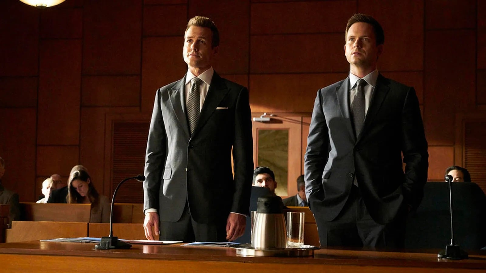 “Suits” muestra cómo la confianza y la resiliencia son esenciales para enfrentar retos laborales y personales. (Netflix)