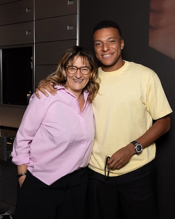 La tarde de compras de Mbappé y Ester Expósito en Messika (Instagram)