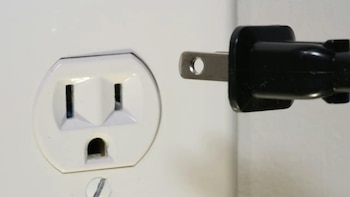 ¿Para qué sirven los hoyos en las clavijas de los enchufes? La explicación detrás de este diseño eléctrico. (Foto: Difusión)