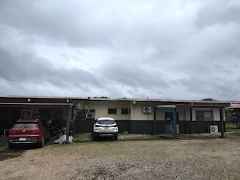 El Centro de Salud de Escobal sufrió rotura de vidrios, golpes en las puertas y lanzamiento de objetos contundentes. Cortesía Minsa