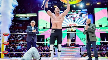 Claudio Castagnoli sobrevive en la