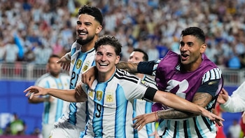 Argentina vuelve a salvarse ‘in extremis’ gracias a Julián Álvarez y Lautaro ante una Suiza en inferioridad: los goles y mejores jugadas, en vídeo