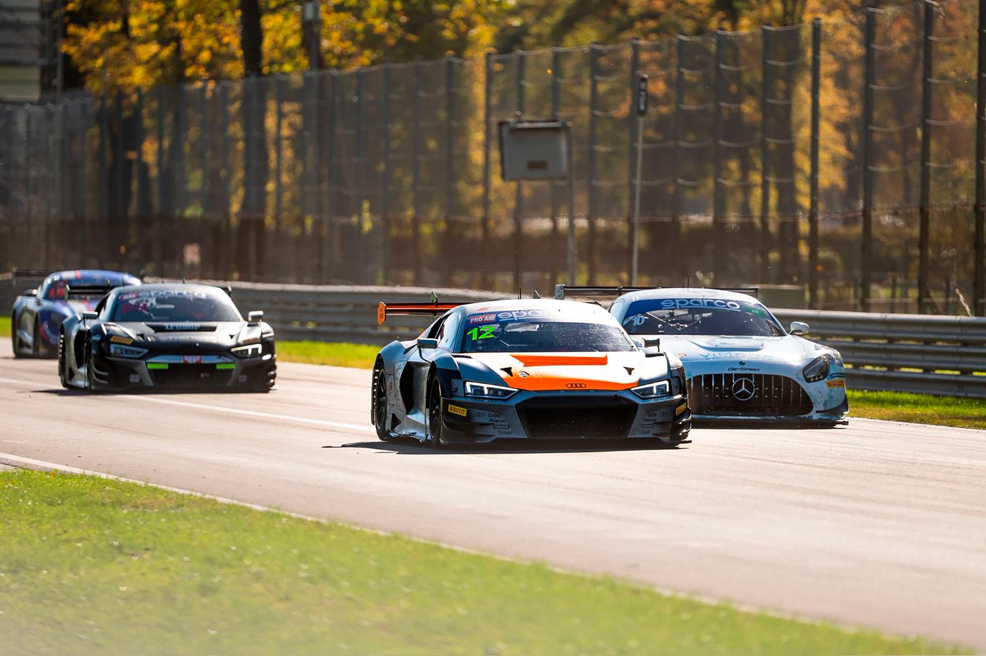 Nano lidera un pelotón sobre su Audi R8 LMS GT3 EVO II del GT Italiano (Prensa Nano López)