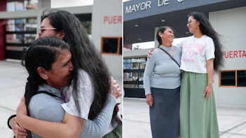 Composición de dos fotografías de dos mujeres que se abrazan y posan de pie en el exterior de un campus universitario
