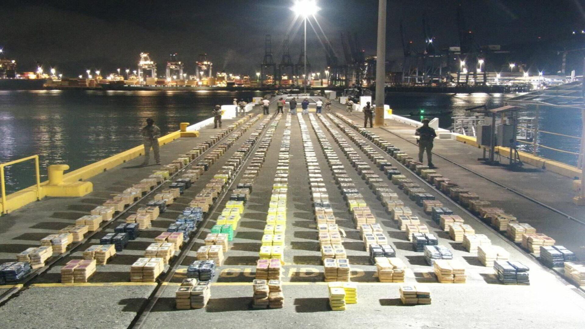 El Ministerio Público de Panamá reporta incautación de 811 paquetes de presunta droga en terminal portuaria