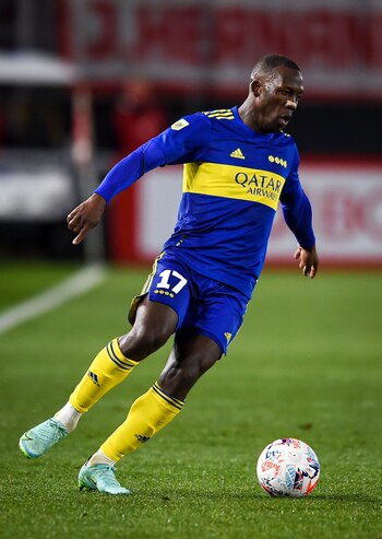 Luis Advíncula llegará en los