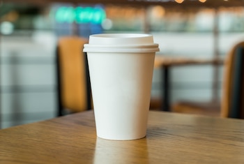 Los vasos desechables para café