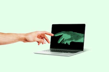 A cozy relationship with AI chatbots can lead to Òartificial intimacy,Ó says one expert. HereÕs how to keep it in check. (Matt Chase/The New York Times) -- FOR EDITORIAL USE ONLY WITH NYT STORY CHATBOTS-ARTIFICIAL-INTIMACY by DUNN of FOCCT. 13, 2026. ALL OTHER USE PROHIBITED.