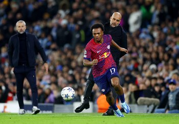 Openda junto a Guardiola (REUTERS/Carl