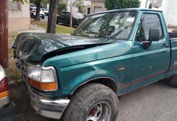 La camioneta de Enzo Capis tras el impacto