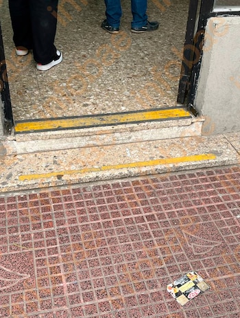 Fue a una farmacia, tropezó con un escalón sin señalizar y la Justicia ordenó indemnizarla