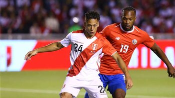 Cristian Benavente con la selección