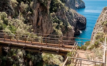 Une antiguos puestos militares sobre