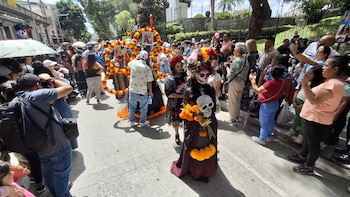 El Centro Histórico de Guatemala albergó la tercera edición del Festival Paseo de Catrinas con el respaldo de la Embajada de México.