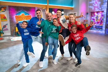 David Moreno y los concursantes de 'La Casa de los Retos'. (Mediaset)
