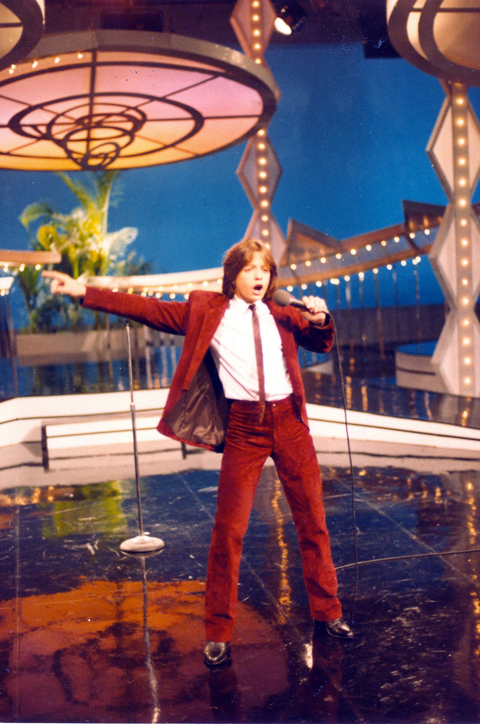 Su padre le hizo creer que su madre había encontrado una nueva pareja y lo había abandonado © 2017 Mezcalent/The Grosby Group Fotos de Archivo Luis Miguel cumple 47 años este 19 de abril. El cantante nacido en Puerto Rico en 1970/México, abril 2017.