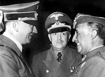 Tras la entrevista de Hendaya, en el País Vasco francés, Franco y Hitler se despiden en la estación. (Cordon Press)