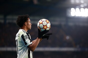 Soccer Football - Champions League - Group H - Chelsea v Juventus - Stamford Bridge, London, Britain - November 23, 2021 Juventus' Juan Cuadrado in action REUTERS/Hannah Mckay