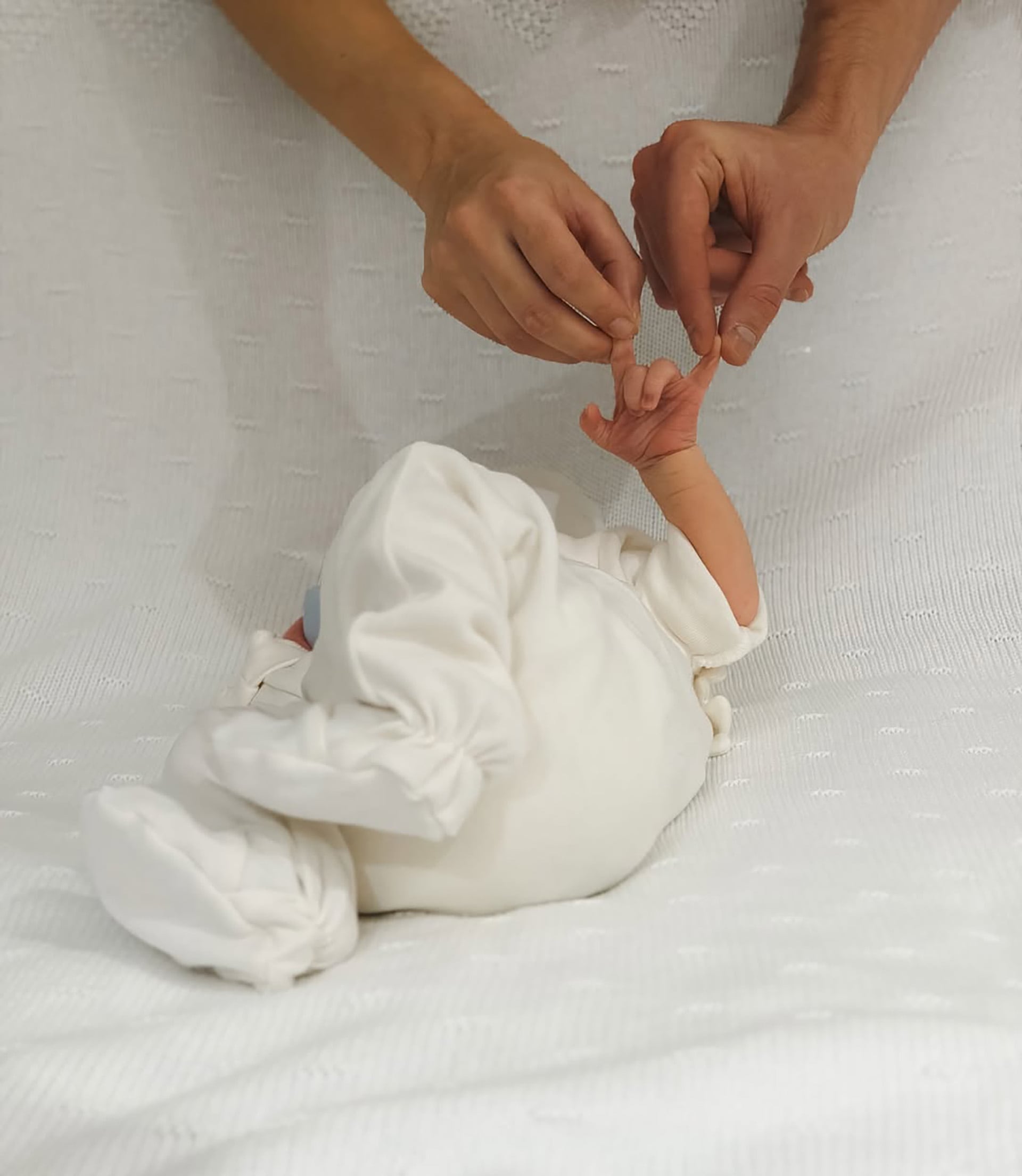 Julián Álvarez confirmó el nacimiento de su primer hijo con Emilia Ferrero (@julianalvarez)