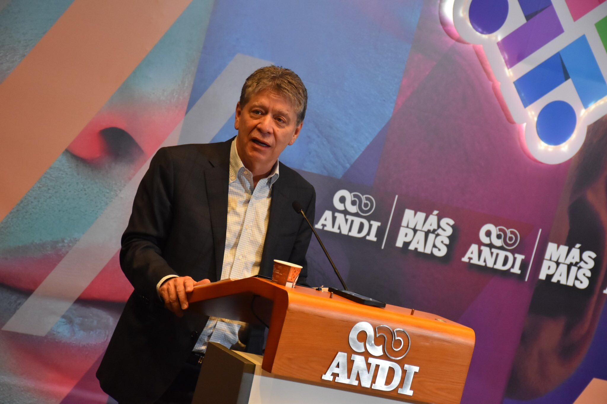 La Andi plantea la revisión del esquema tributario para atraer inversiones internacionales con reglas claras y cargas fiscales equilibradas - crédito @ANDI_Colombia/X