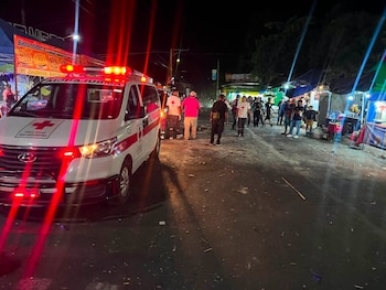 La manipulación de pólvora en una festividad religiosa en San Miguel dejó más de 30 personas afectadas por quemaduras y lesiones. (Foto cortesía Cruz Roja Salvadoreña)
