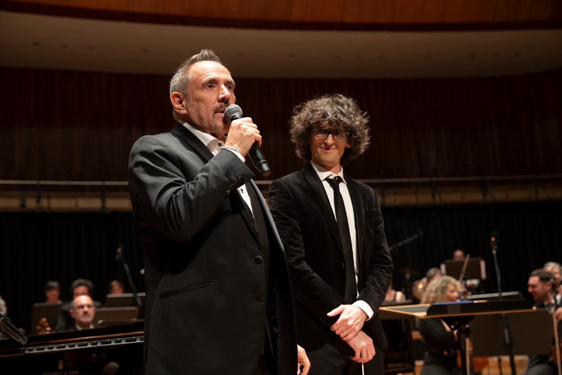 Alejandro Lerner recibió el reconocimiento de Personalidad Emérita de la Cultura de la Nación, aquí junto a Damián Mahler, hijo del reconocido Ángel Mahler