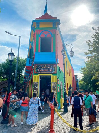 Los chilenos visitaron el barrio